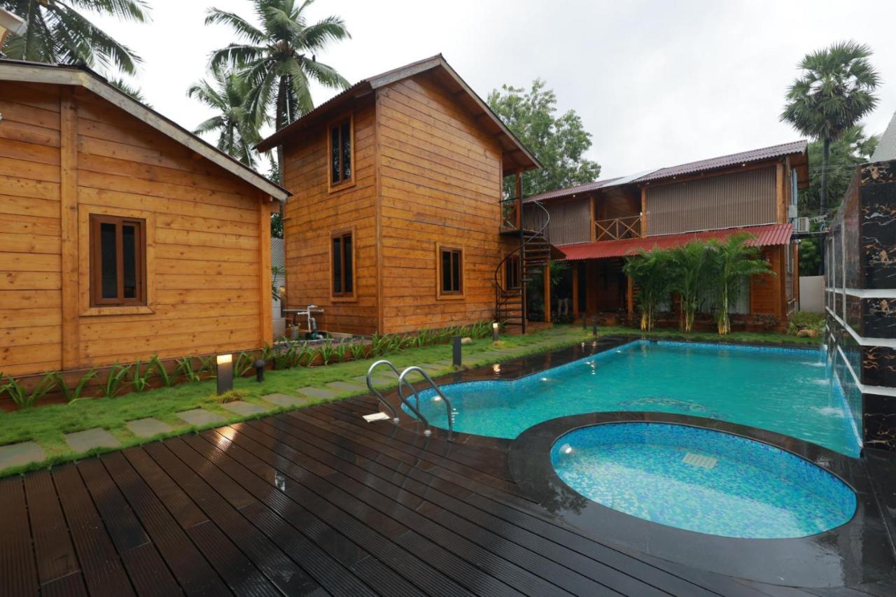 Wooden Ecr Sea Resort Pondicherry Exterior foto