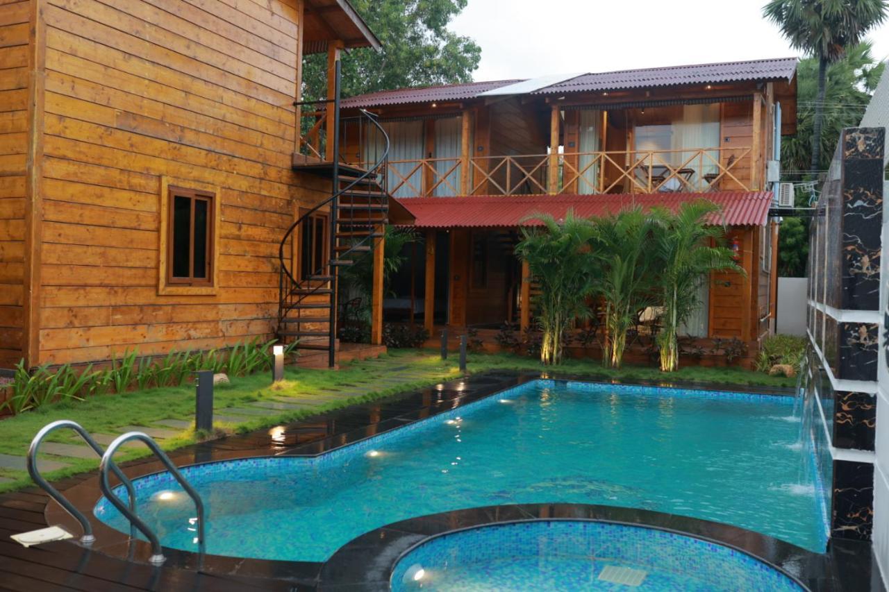 Wooden Ecr Sea Resort Pondicherry Exterior foto