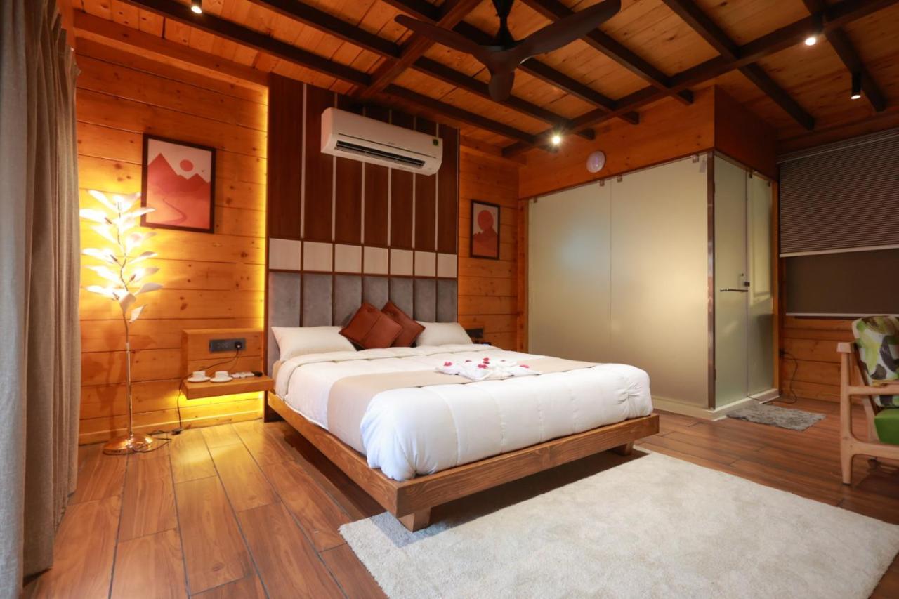 Wooden Ecr Sea Resort Pondicherry Exterior foto