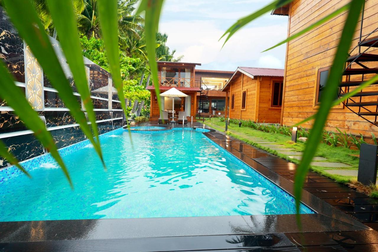 Wooden Ecr Sea Resort Pondicherry Exterior foto