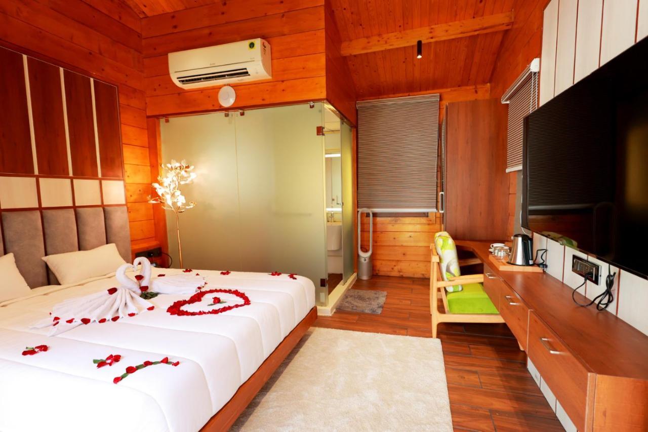 Wooden Ecr Sea Resort Pondicherry Exterior foto