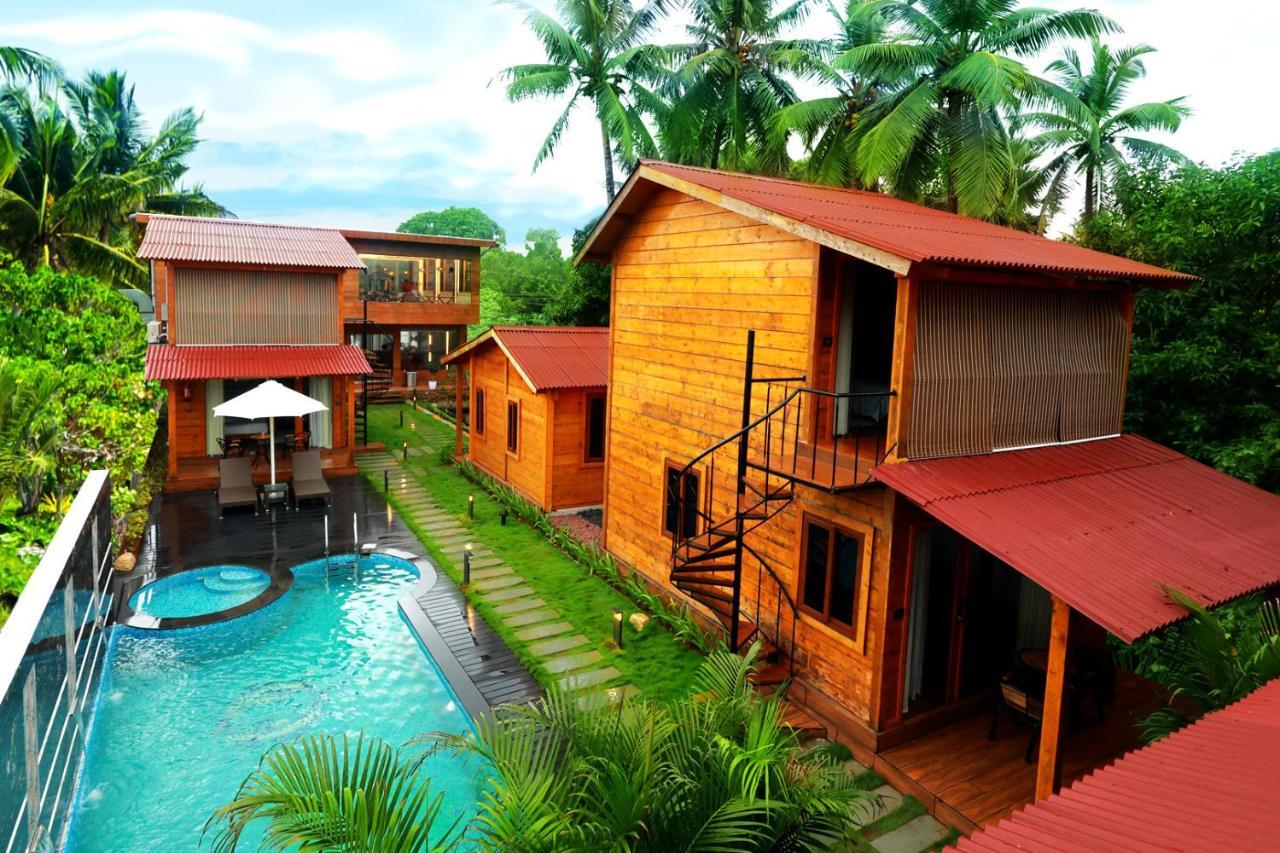 Wooden Ecr Sea Resort Pondicherry Exterior foto